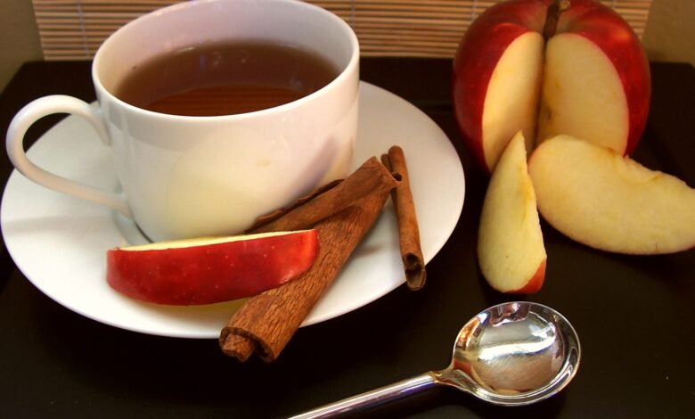 Along with apple, these 4 things should never be eaten with tea or after, know why experts refuse